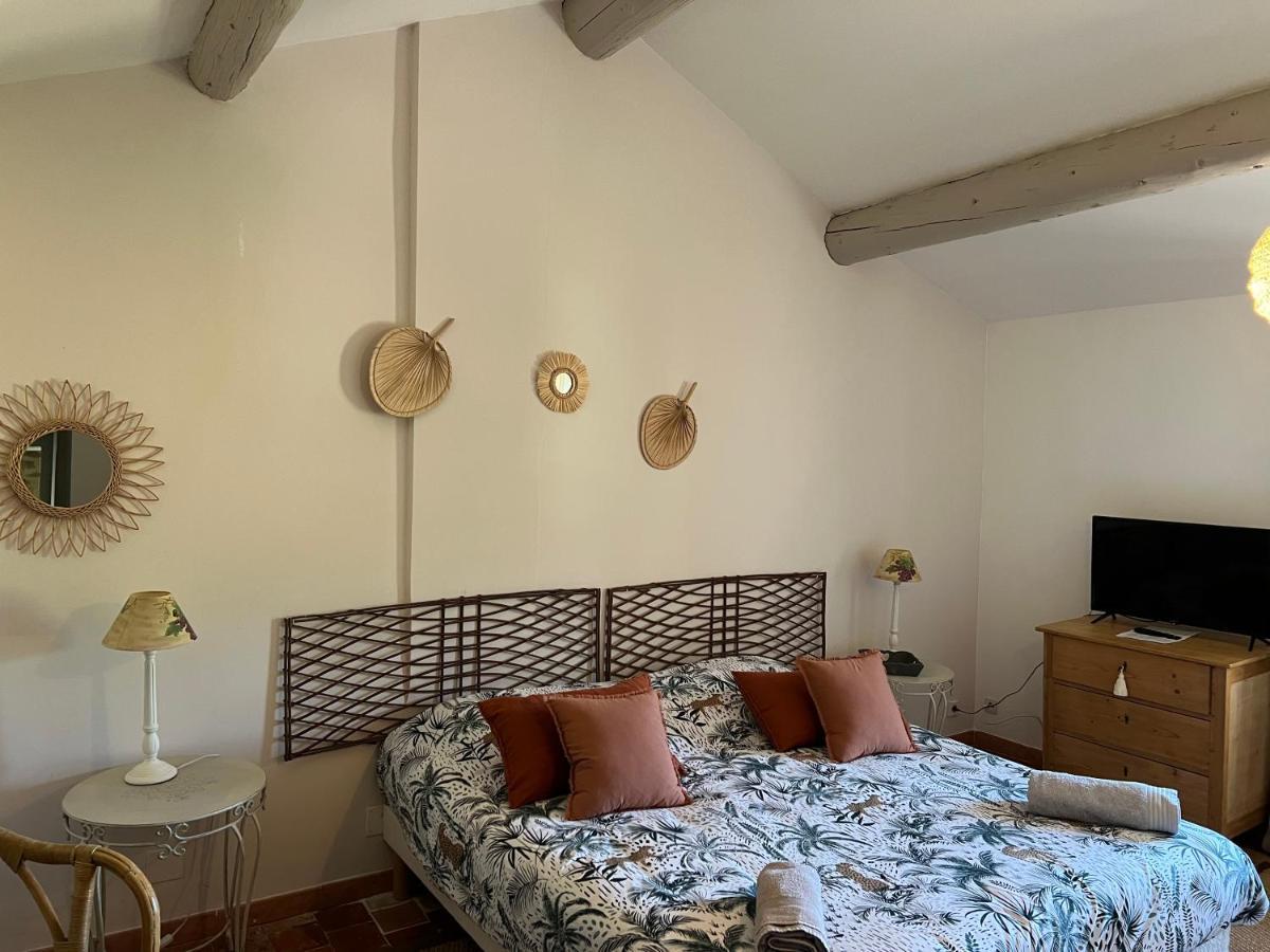 Отель Domaine La Condamine Crillon Le Brave Экстерьер фото